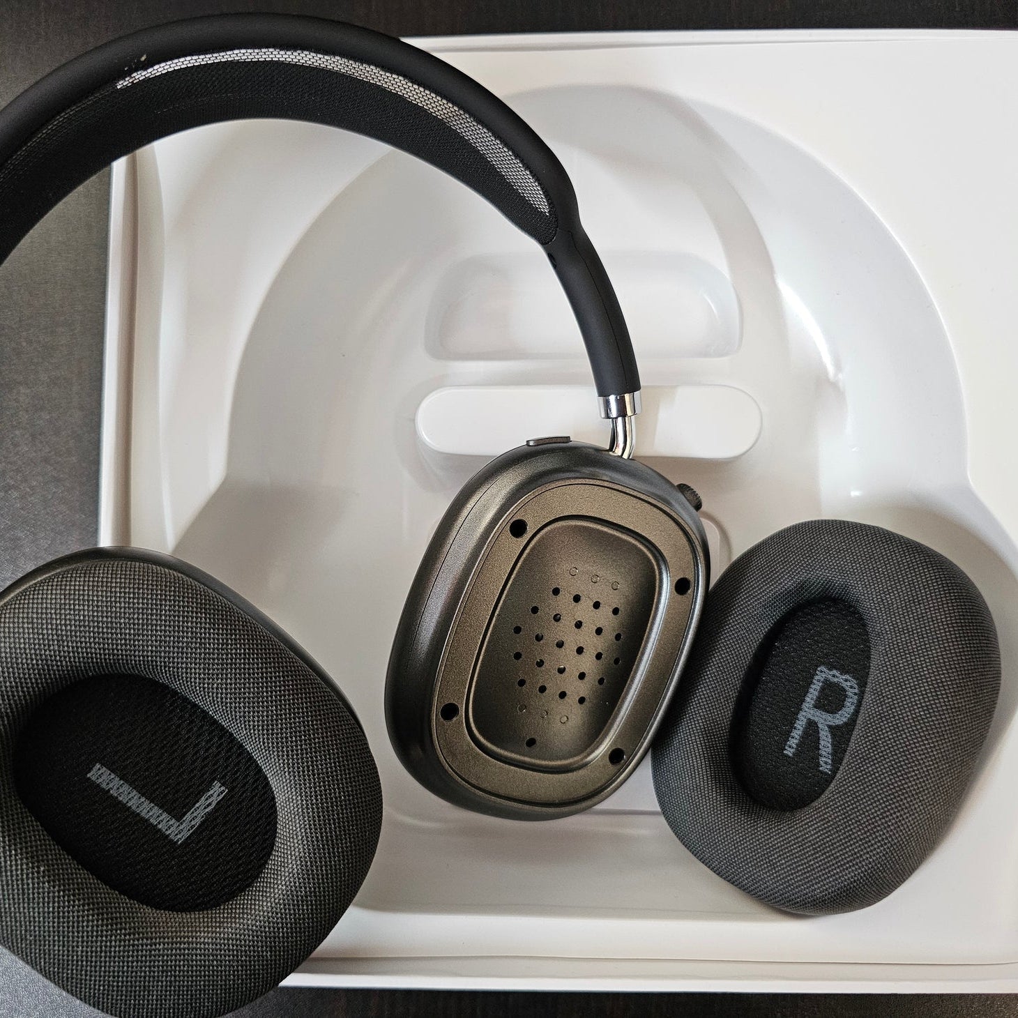 Apple Airpods Max | Magnetic Earmuffs | With Logo, Pop Up & Free Leather Case ( Works with Android & iOS both)